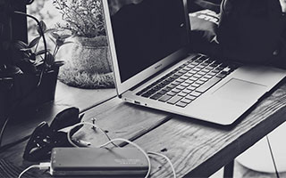 配资专业网上配资炒股:股票配资保证金-现货黄金站上3520美元/盎司 再创历史新高